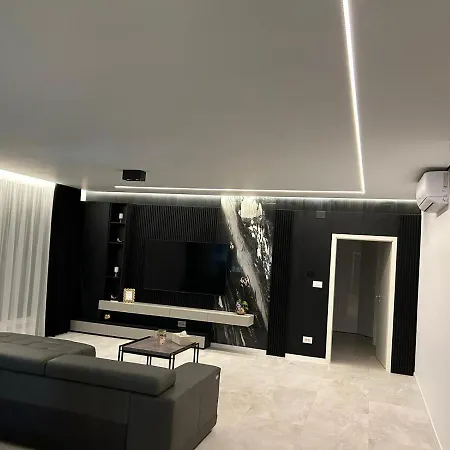 Penthouse Apartment *